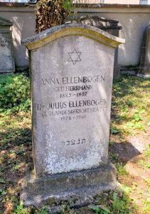 Julius and Anna's gravestone in Freiburg